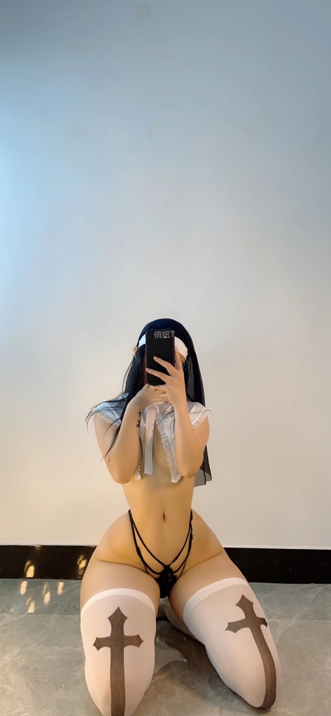 【微密圈】俏妞qiaoniuTT-修女 [12P-33M]插图