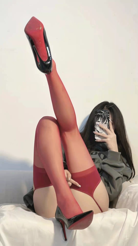 【微密圈】陈佩奇yyyy-高颜红色[12P-17.6M]插图
