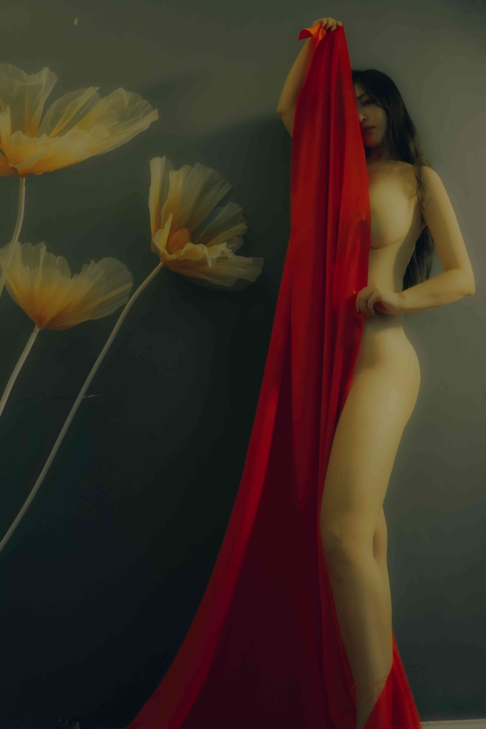 【微密圈】樱晚gigiNO.50 粉丝群收费写真21 春.染 [25P-177MB]插图1