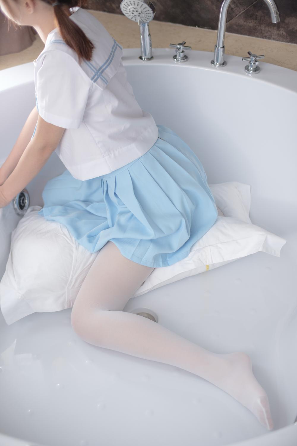 森萝财团写真 X-032 JK浴缸戏水插图1