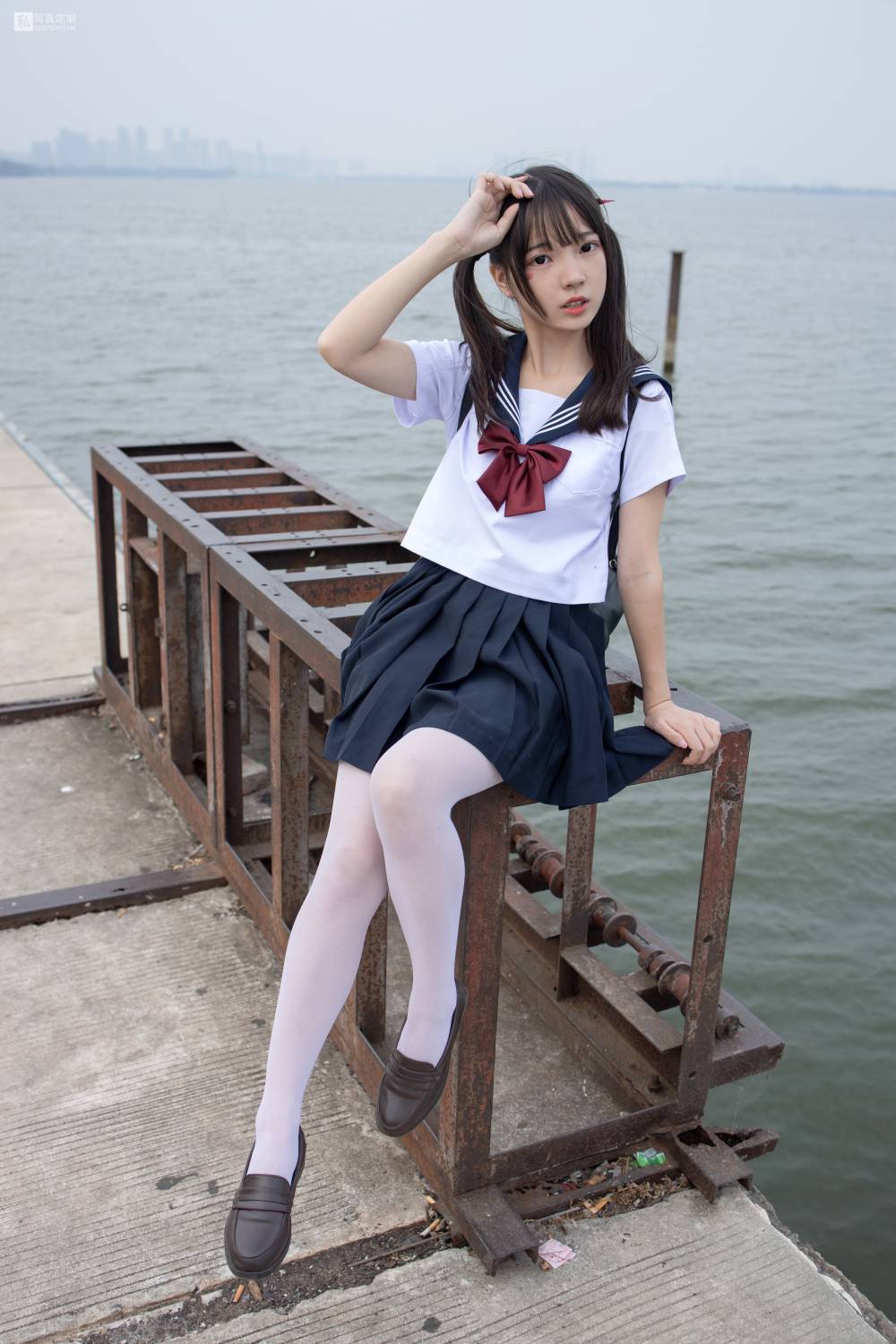 森萝财团写真 JKFUN-028 抑郁湖边与绝望天台 15D白丝 默陌插图