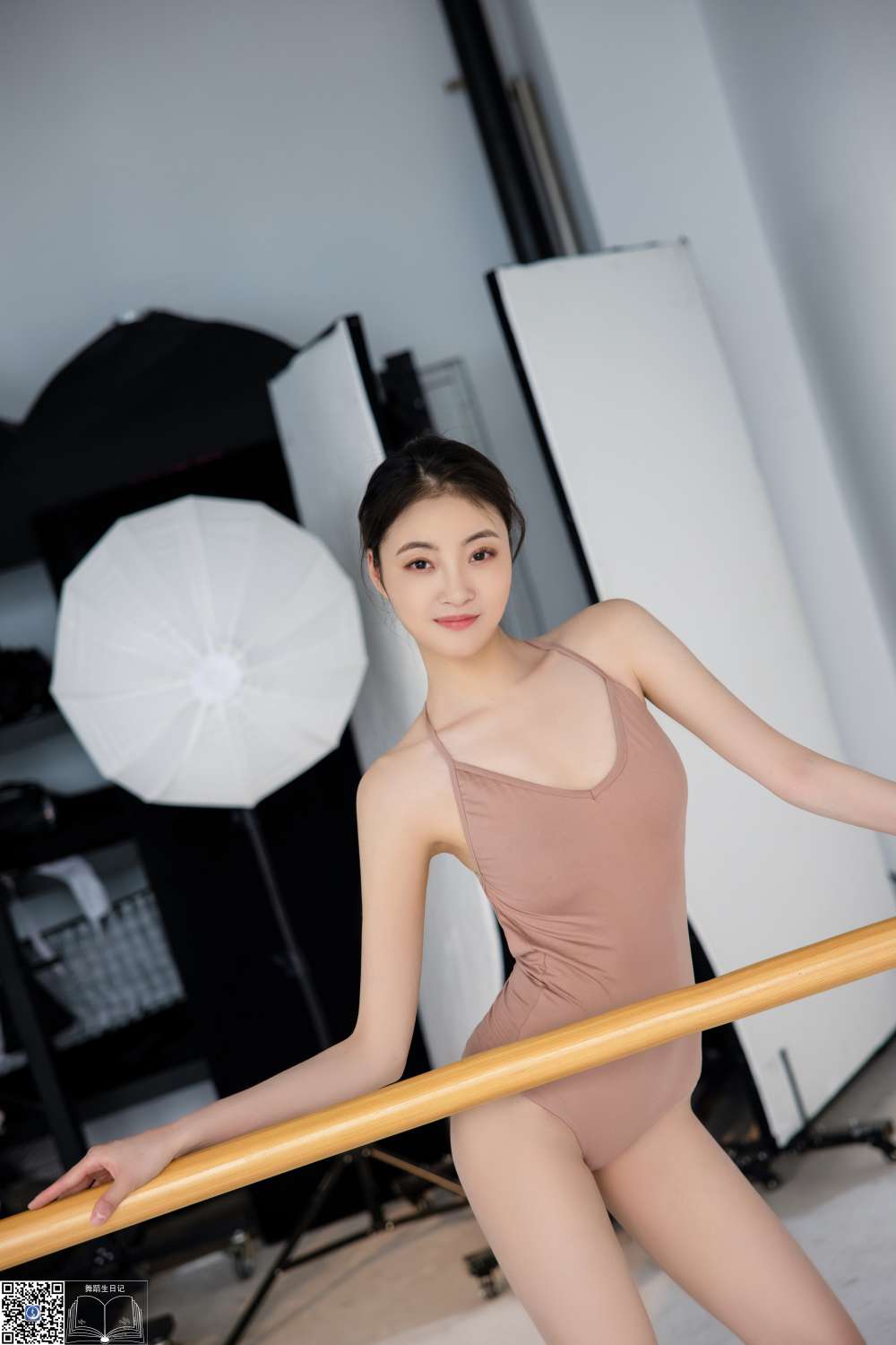[GALLI嘉丽]舞蹈生日记 001 - 毛毛[54P／400MB]插图1