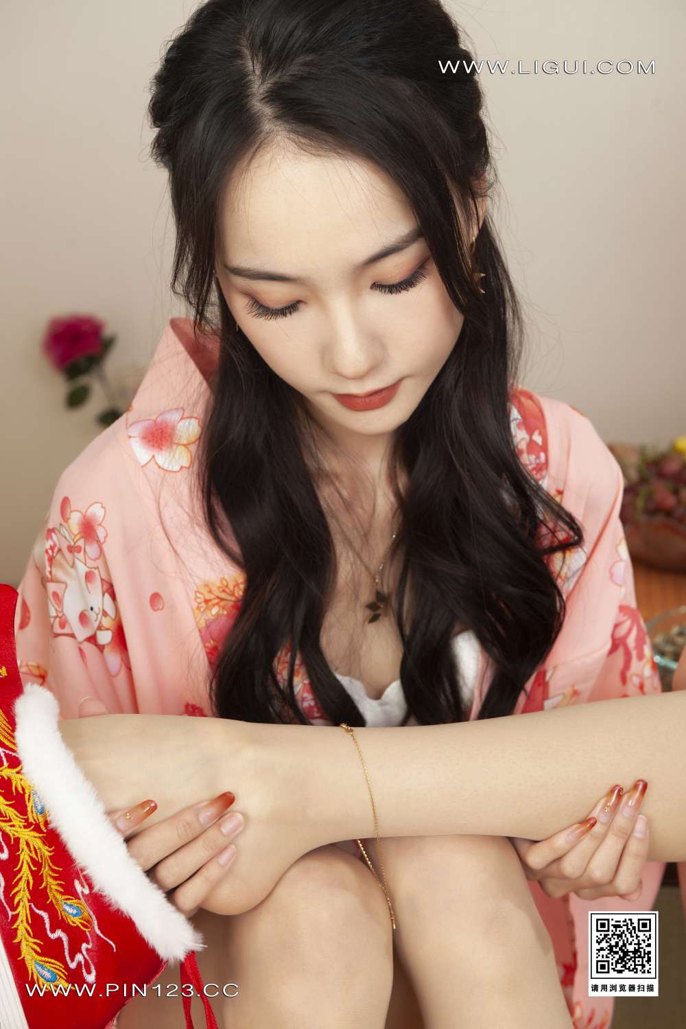 [Ligui丽柜] 2023.01.19《花足迎春上》兔子&心心 [70+1P98M]插图