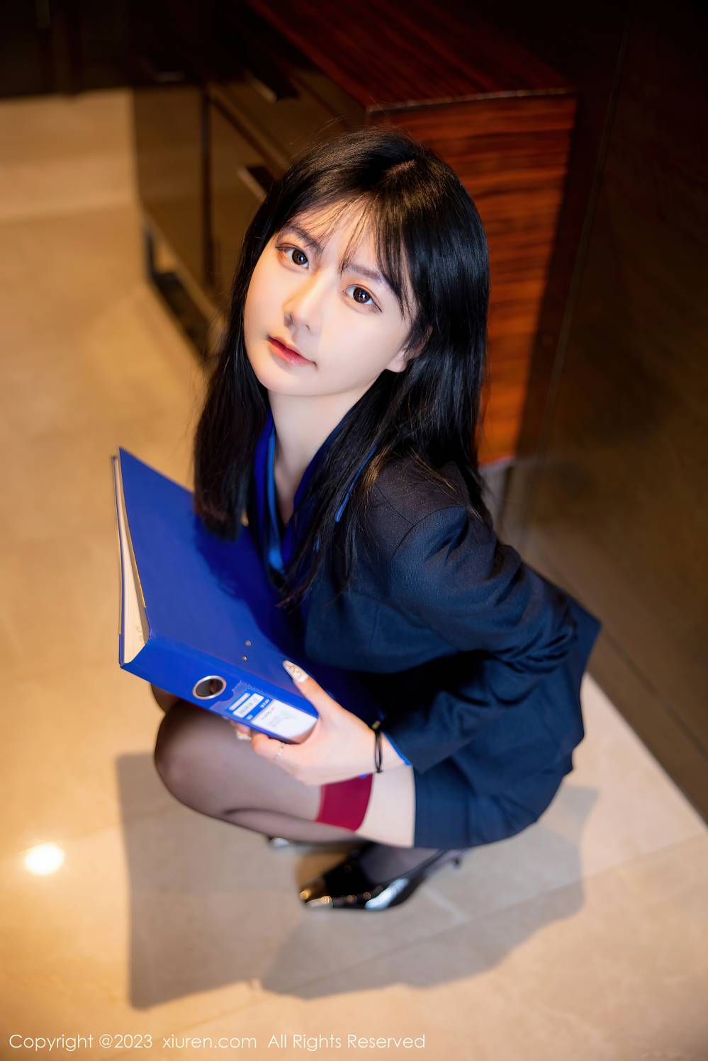 [XIUREN秀人网] 2023.03.13 NO.6407 谢小蒽 性感OL装扮插图