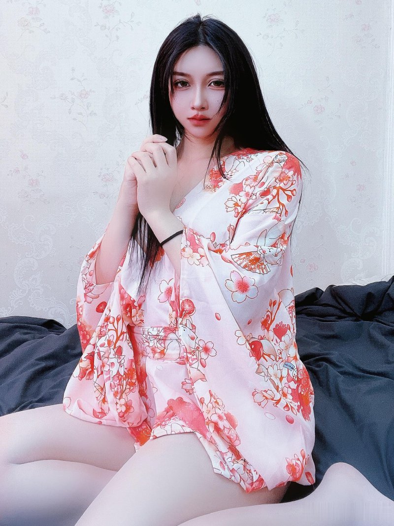 【微密圈】姐姐_LaLion-白丝樱花和服 [35P2V-45MB]插图