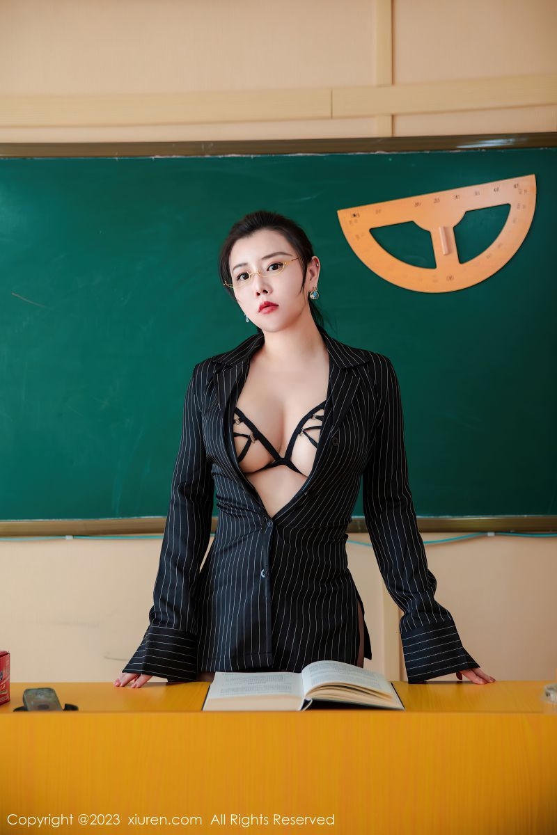 <font color=#FF00FF>[XIUREN秀人网] 2023.05.30 NO.6823 王婉悠Queen 性感黑色制服  </font>插图1