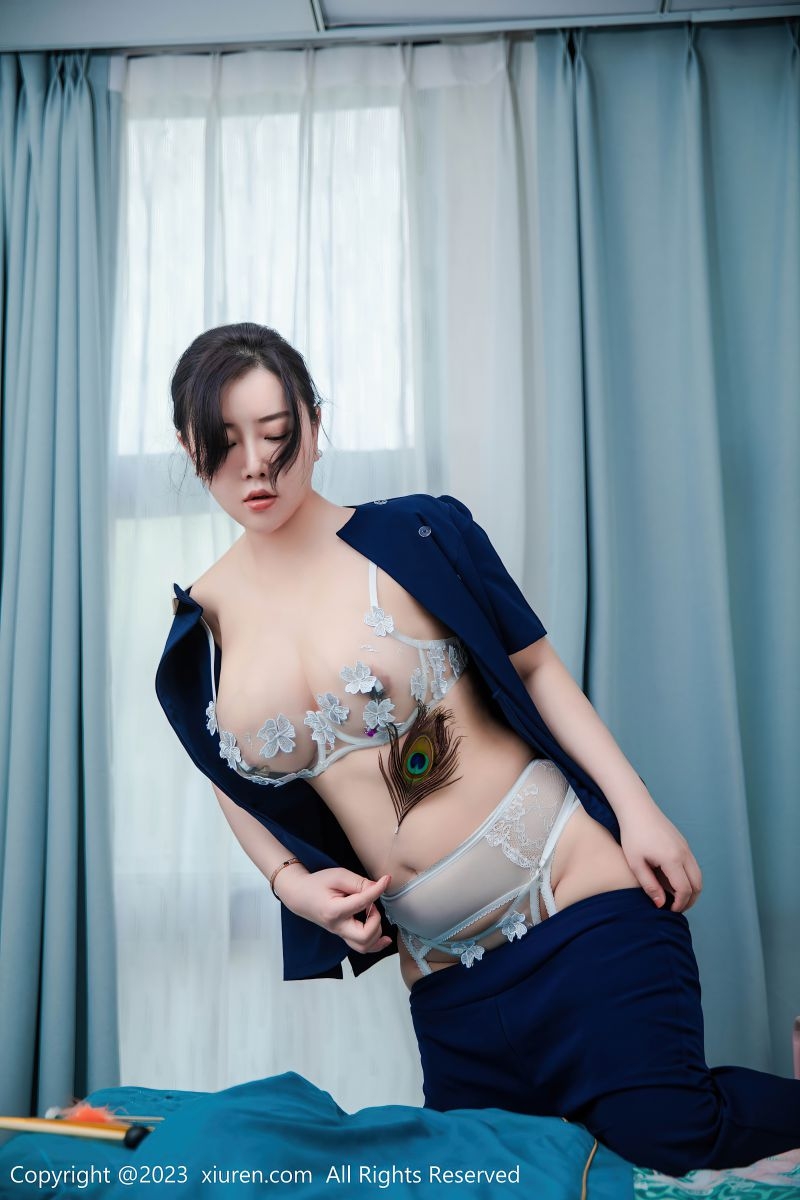 <font color=#FF00FF>[XIUREN秀人网] 2023.06.08 NO.6878 王婉悠Queen 性感技师装扮  </font>插图1