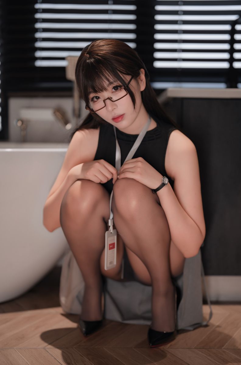 轩萧学姐 NO.046 眼镜娘OL [85P3V-1.29GB]插图