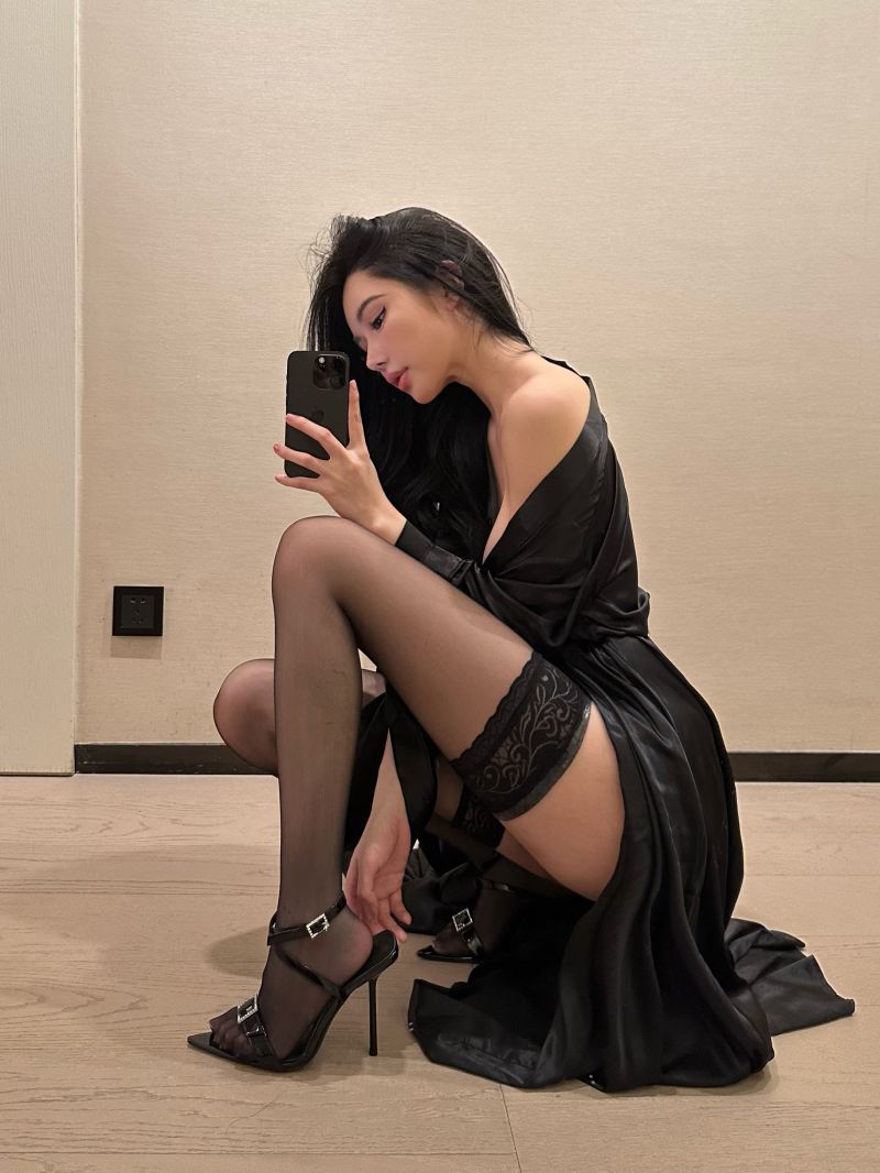 【微密圈】媛媛酱-黑色飒姿 [14P-41M]插图