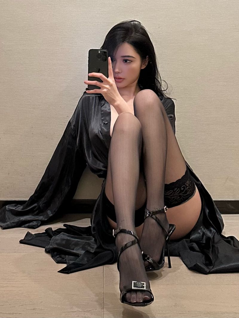【微密圈】媛媛酱-黑色飒姿 [14P-41M]插图1
