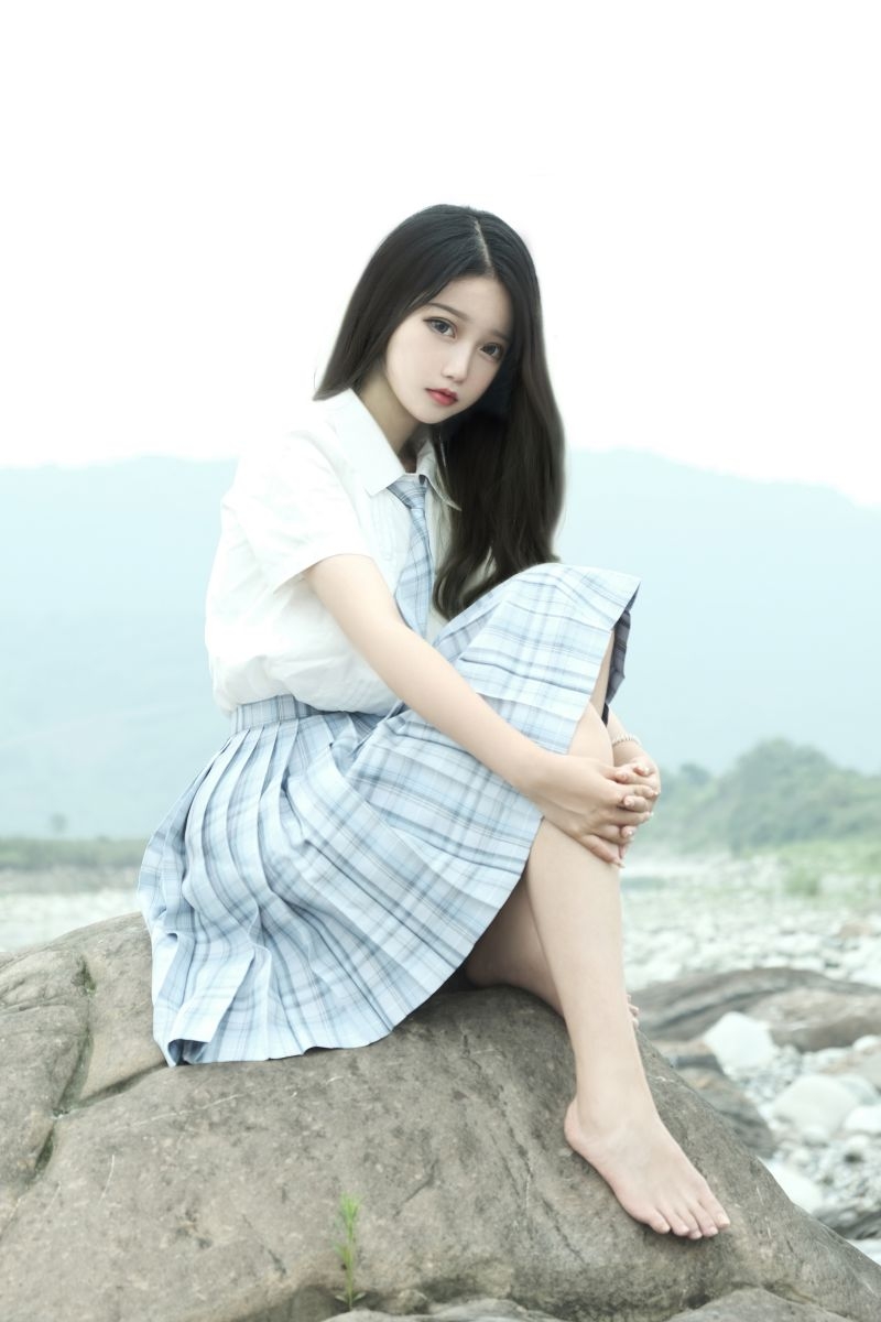 <font color=#FF00FF>eloise软软 河边JK[58P375M]</font>插图1
