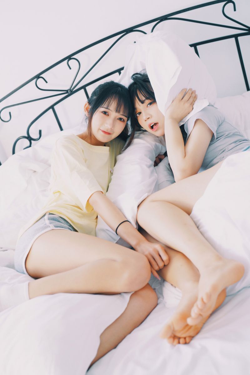 004 贰加六 姐妹成对，快乐加倍 [22P81M]插图1