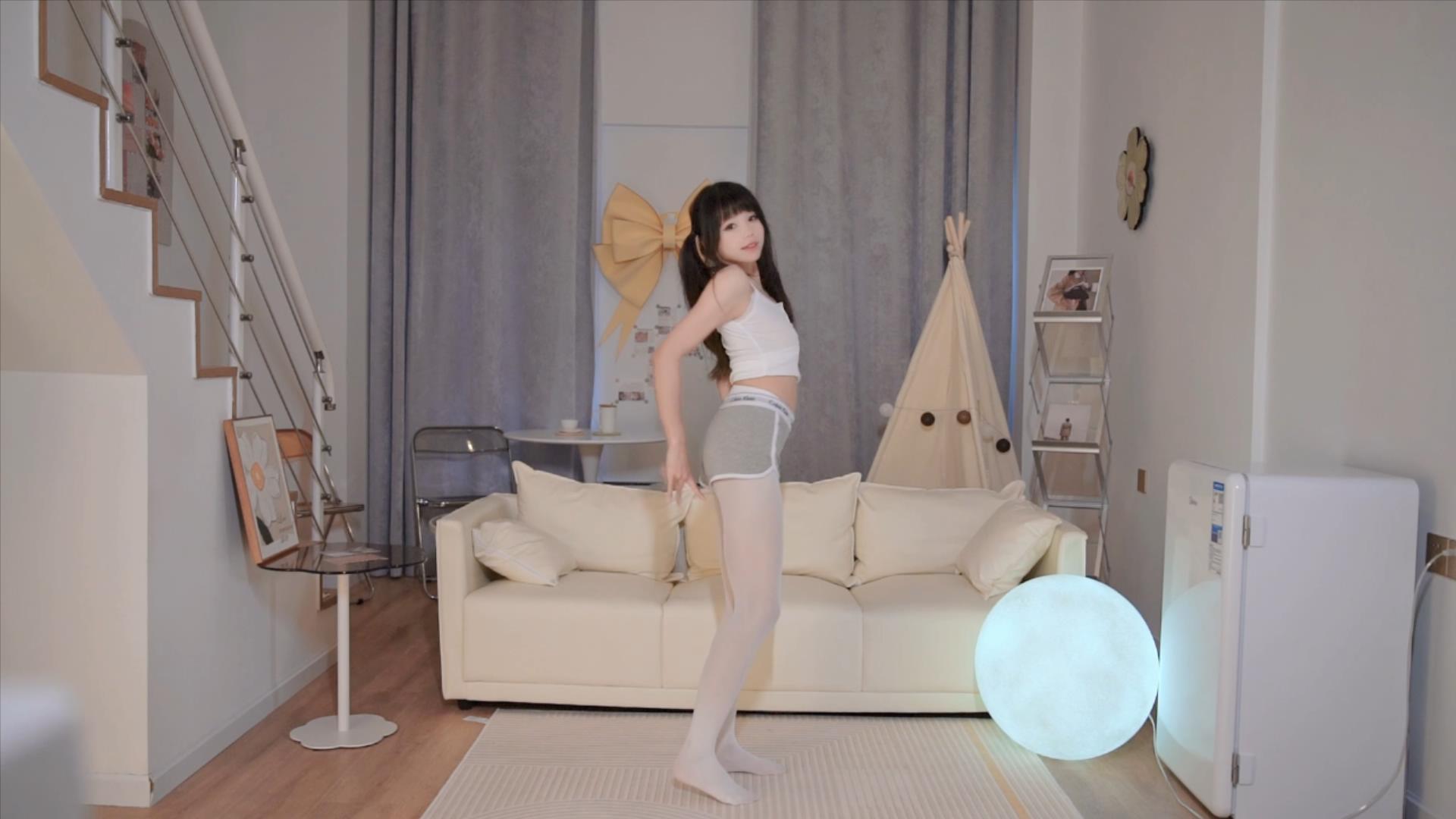 黏黏团子兔 - NO.048 300里程碑奖励 [1V-117MB]插图