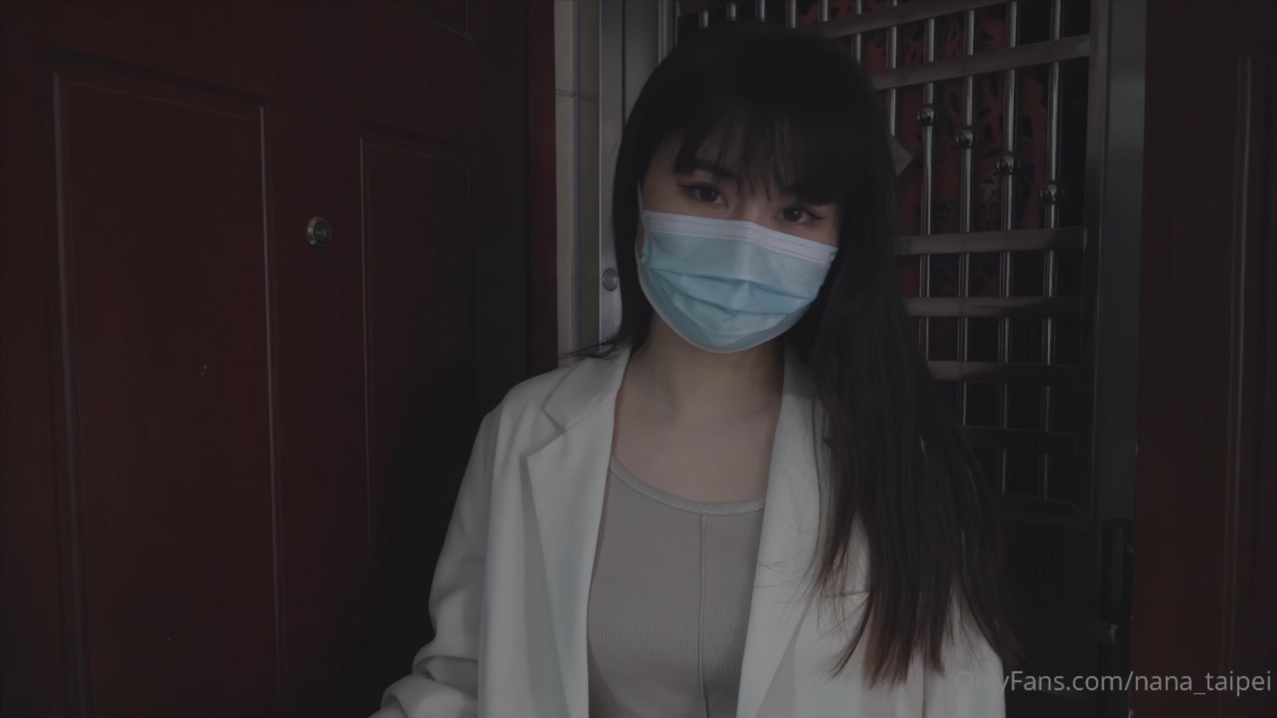 台北娜娜 忘带钥匙的姐姐，我穿丝袜好看吗_4K修复 【1V】插图