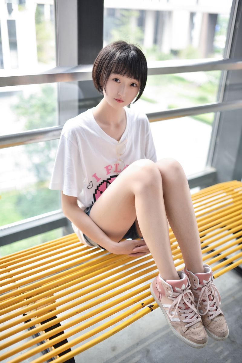 风之领域 - NO.099 眼镜妹妹超短牛仔美腿 [45P-243MB]插图1