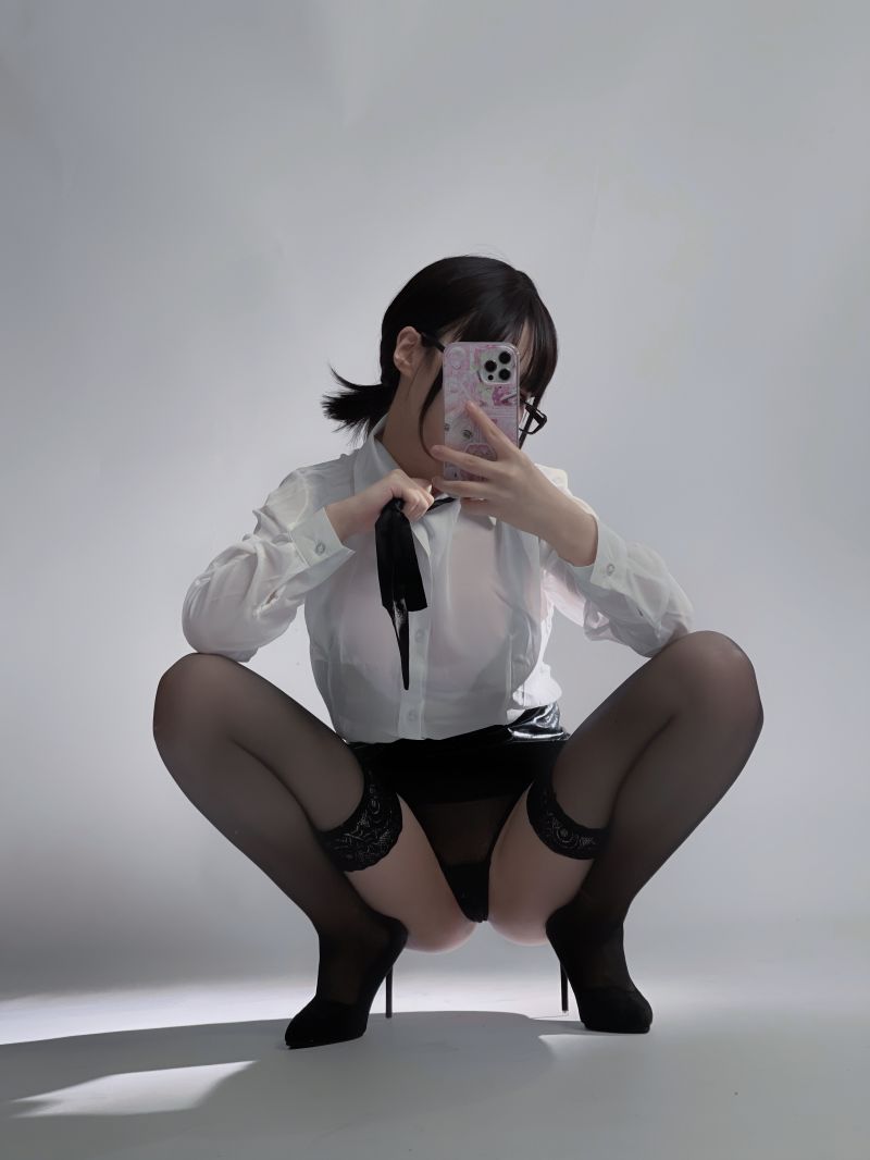 幼愛youmeko NO.12 黑丝眼镜OL [28P-280MB]插图