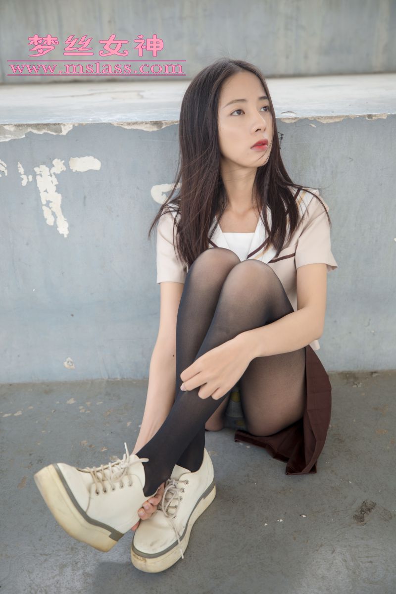 [MSLASS梦丝女神] 2019-05-02 NO.014 雪馨 学院的JK黑丝袜 [79+1P451MB]插图1
