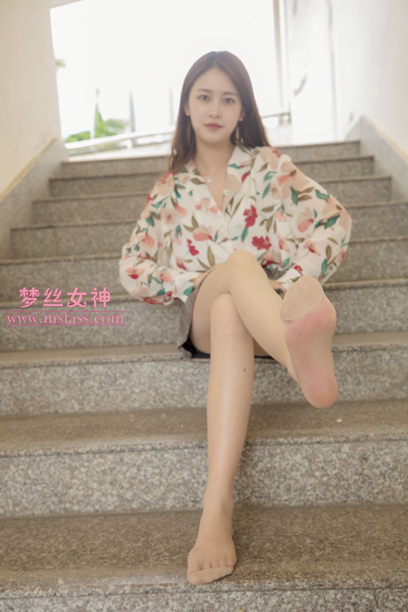 [MSLASS梦丝女神] 2019-05-20 NO.027 魏婷婷 宿楼丝袜玉足女神 [67+1P1V／995MB]插图1