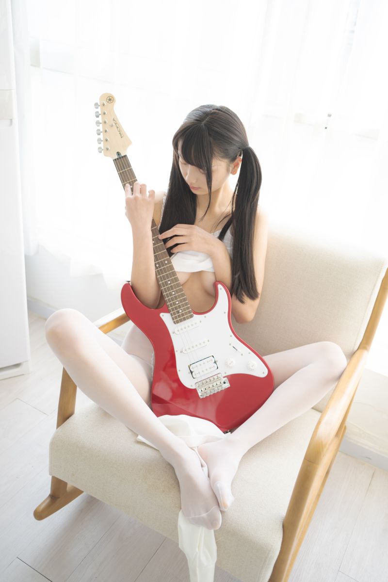 <font color=#FF00FF>赤西夜夜 - 吉他少女 无水印【83P2V】</font>插图