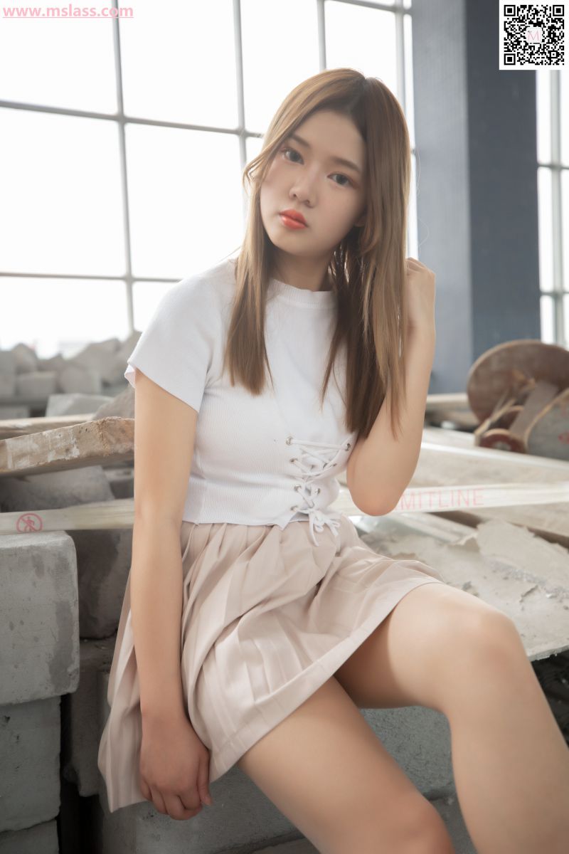 [MSLASS梦丝女神] 2019-08-29 NO.053 小除夕 废墟的小白鞋 [53+1P／505MB]插图