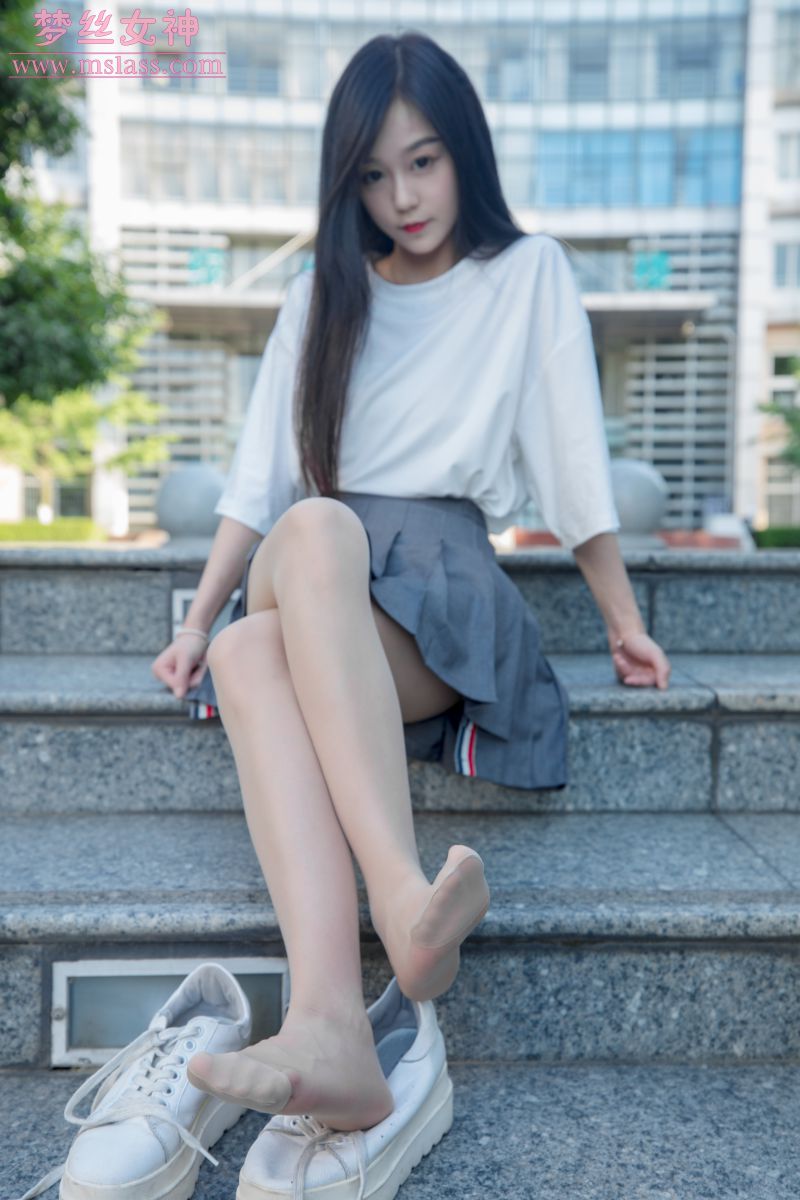 [MSLASS梦丝女神] 2019-06-14 NO.040 灵灵 甜静的明星脸 [63+1P／344MB]插图