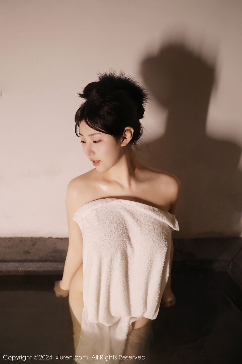 [XIUREN秀人网] 2024.01.18 NO.7977 陈小花 性感温泉场景插图