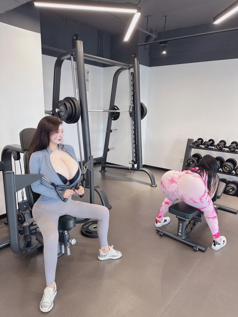 【微密圈】爆爆猪炸-丰乳肥臀 [10P3V-72M]插图1