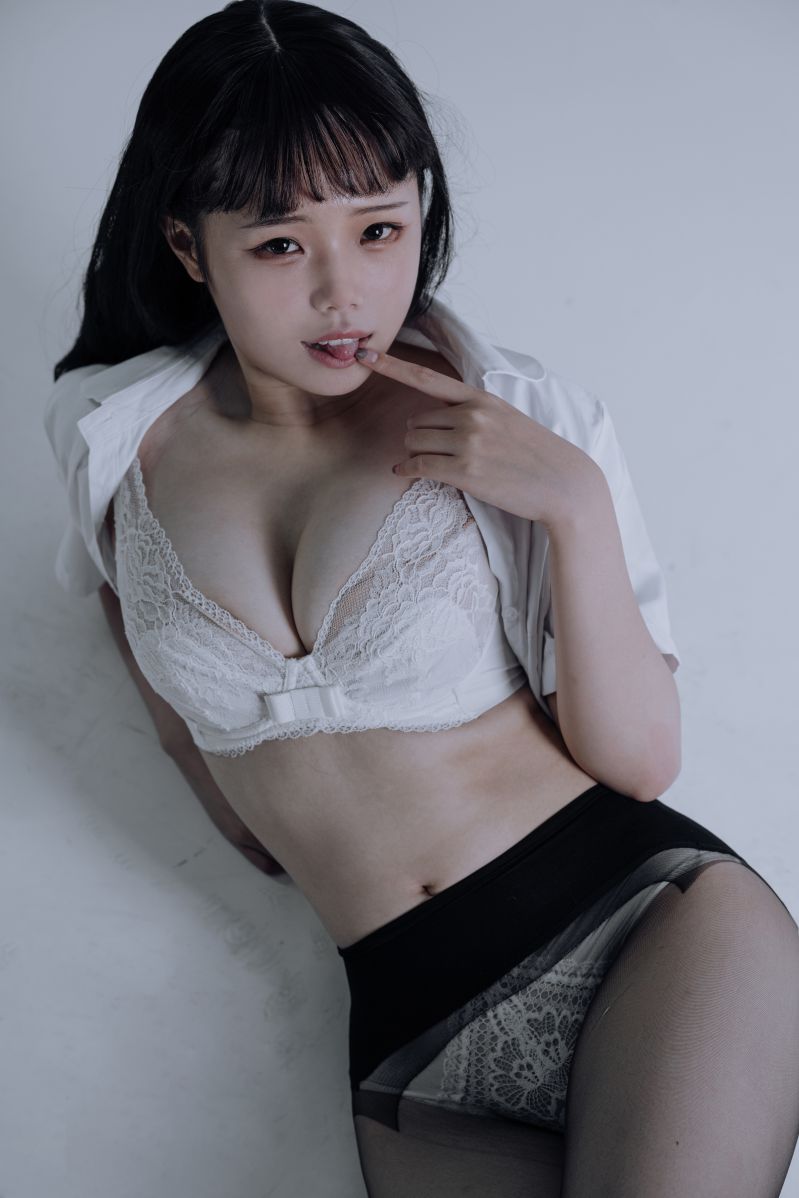 七月喵子 – NO.044 jk黑丝[31P／172MB]插图1